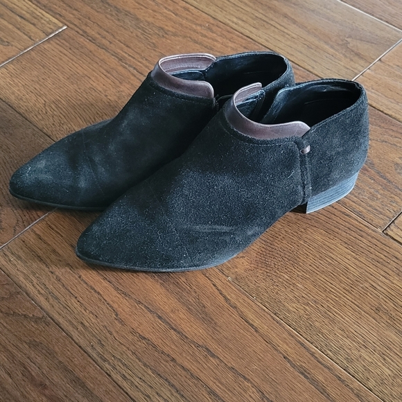 Vince Camuto booties - Picture 1 of 2